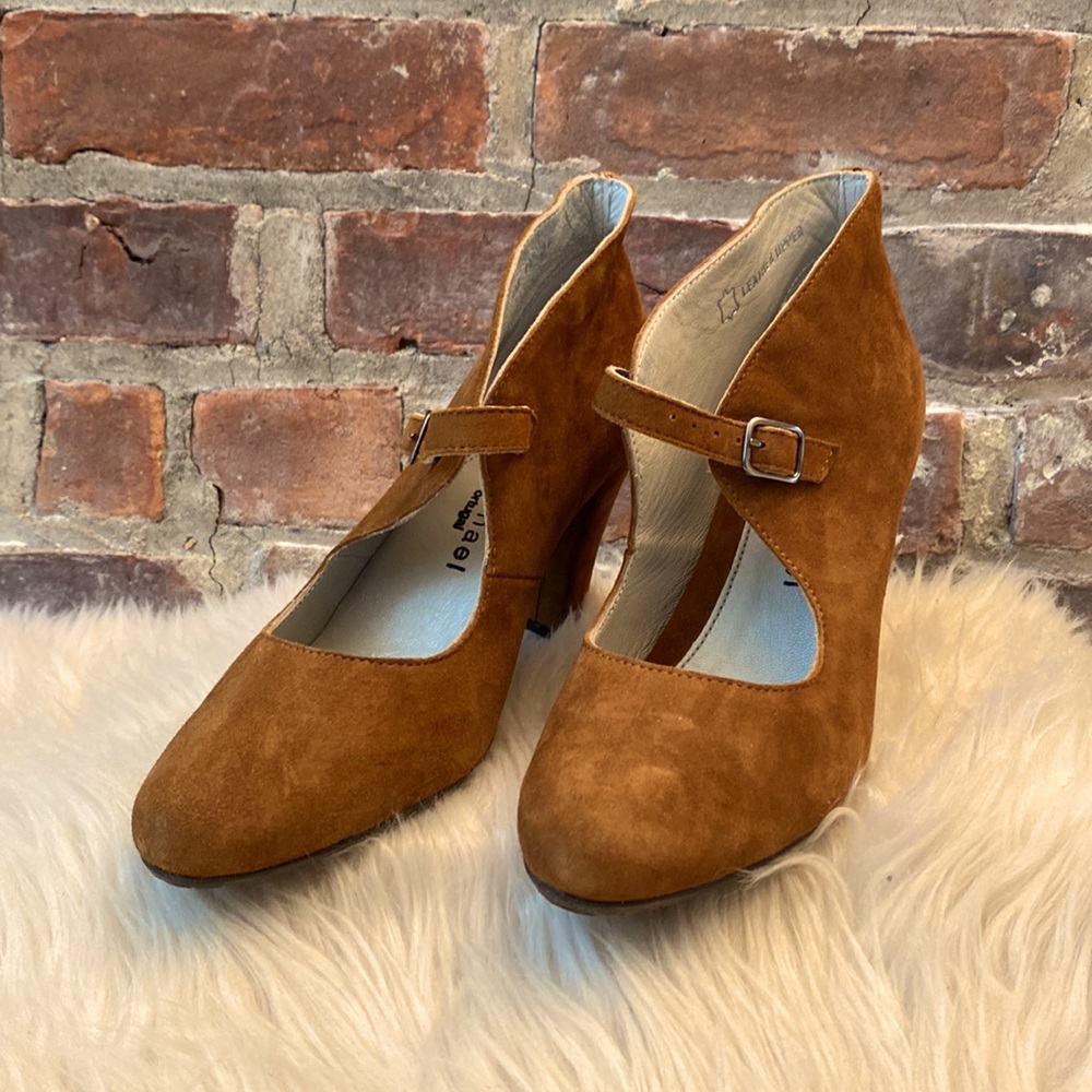 Eric Michael Suede Heels/Booties, Size 5.5 - Picture 7 of 16